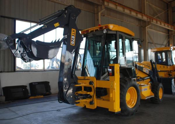 Cummins Diesel Engine Big Compact Tractor with Backhoe 82KW Power Low Maintenance