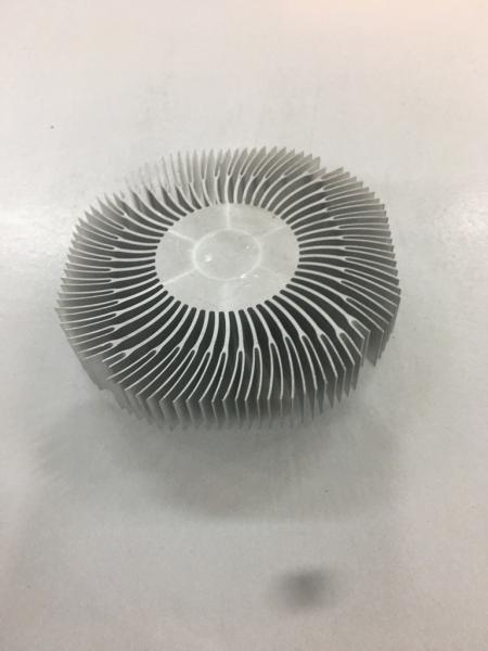 Metal de alumínio do CNC de 6063 GV que carimba o radiador refrigerando do computador dos acessórios