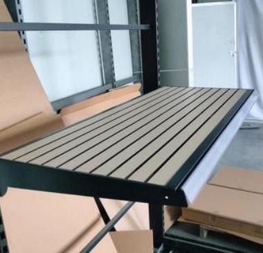 Étagères flottantes en bois métallique durable Étagères murales de détail pour l'affichage de marchandises