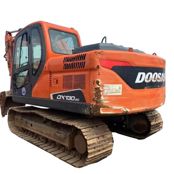 13000 KG Excavateur DOOSAN DX130 d'occasion et adapté à l'écrasement des excavateurs manuels usagés