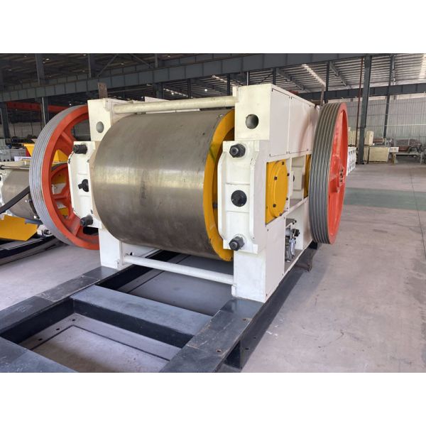 Clay Brick Making Machine with High Speed Fine Roller Crusher for Raw Material Preparation and Improved Brick Plasticity