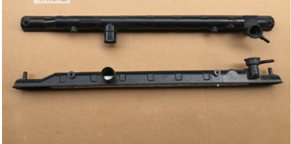 Радиатора частей автомобиля части радиатора компонентов автомобиля танка пластикового верхние и танка радиатора нижние