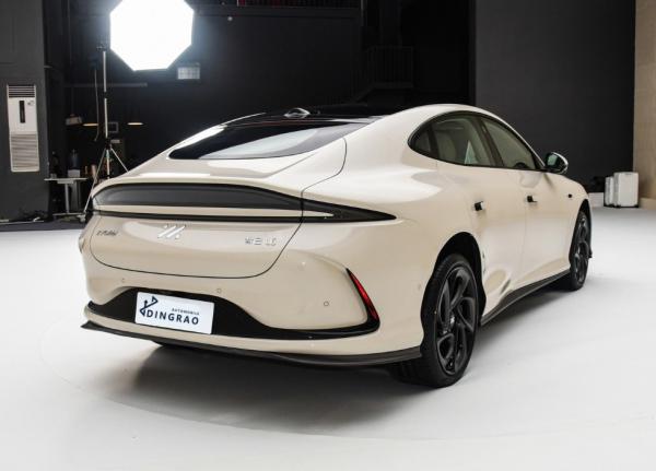 Fabrique d'automobiles compétitive 2 roues motrices IM Voiture électrique L6 Pure New Energy Véhicule électrique EV Voiture neuve