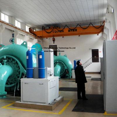 Painel de controle da turbina de uma comunicação da rede para o grupo de gerador hidroelétrico