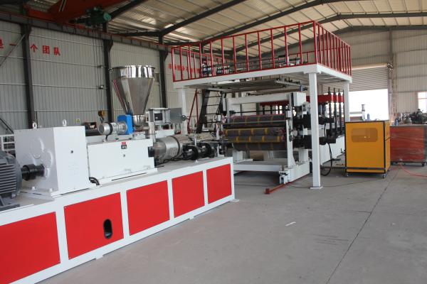 Extrudeuse de tôles en PVC/WPC pour la production de tôles