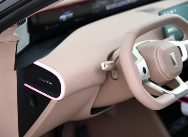 輸出 備蓄 1.5T 高級 アバター 07 新エネルギーSUV 自動バッテリーハイブリッドEV 新車