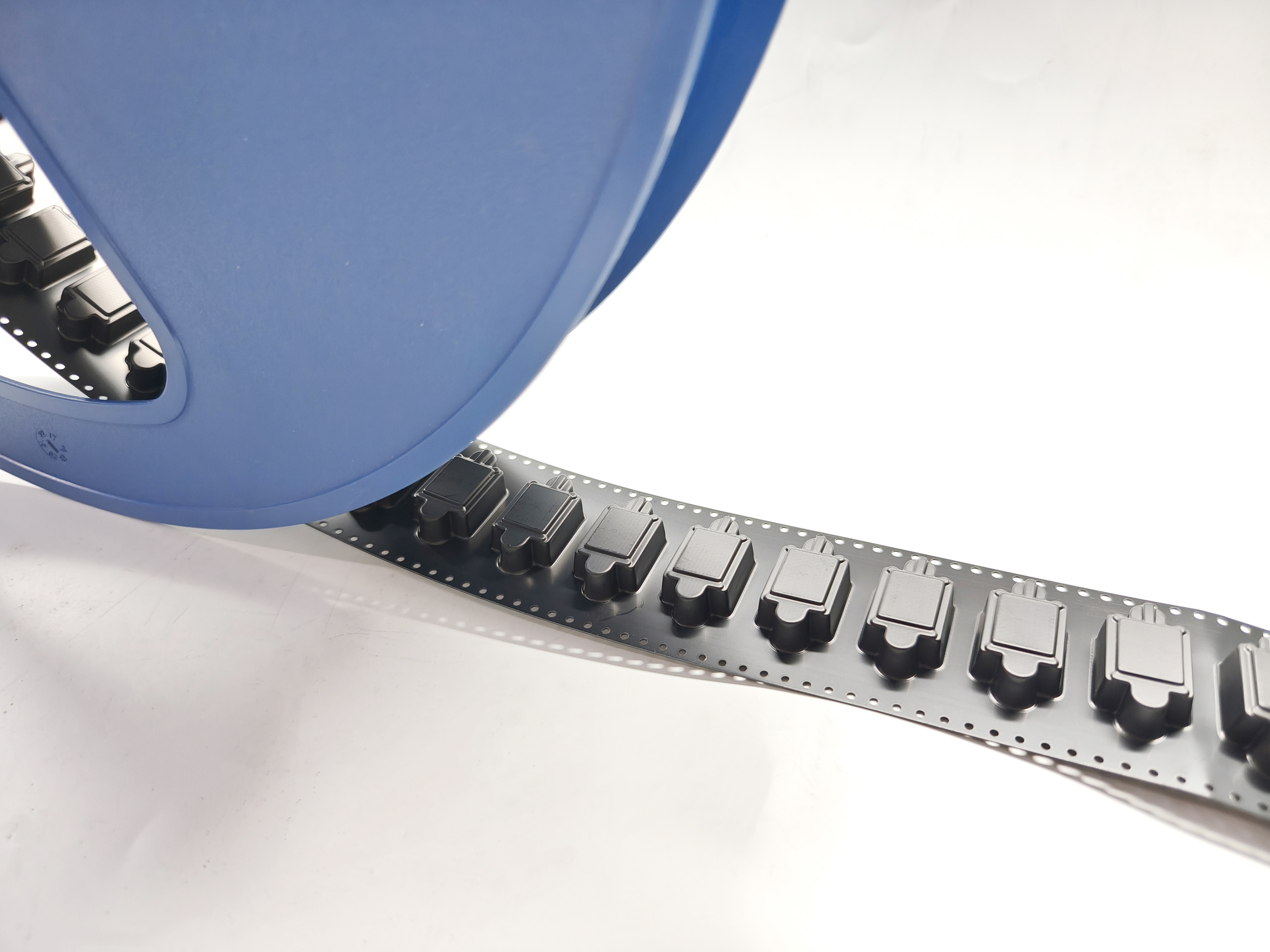 High-precision reel carrier tape, hole position tolerance ±1.5μm, for ICs and electronic components.