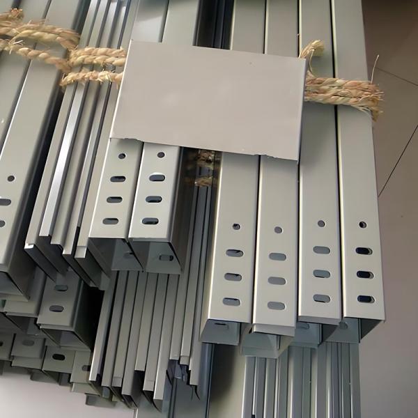 Straight Slot Enclosed Cable Tray For 50mm Height Installation