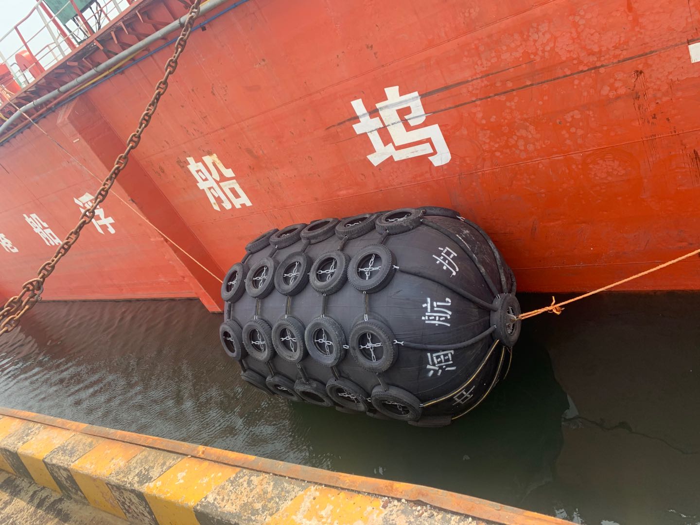 ZHH ISO17357-2014 Inflatable Pneumatic Rubber Fender for Ships & Marine Protection Durable Boat Fender Direct From Shandong