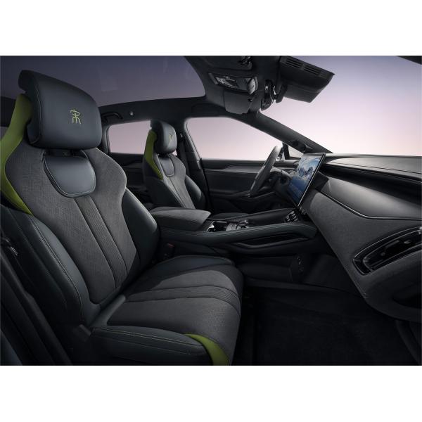 Découvrez le frisson de la course avec BYD Song L à quatre roues motrices et toit panoramique