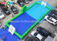 Terrain de football gonflable commercial gonflable 20*8m de PVC de couleur verte de partie de football 2 ans de garantie
