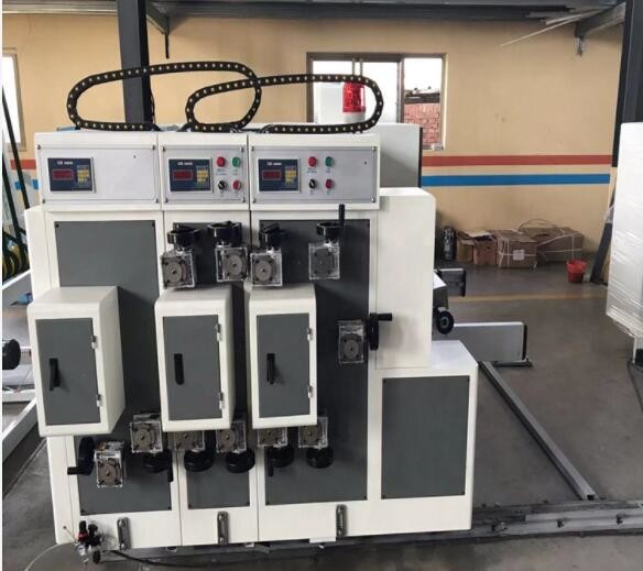 波形のカートン箱機械900*2300 5500kgプラネタリ・ギアの構造を印刷するフレキソ