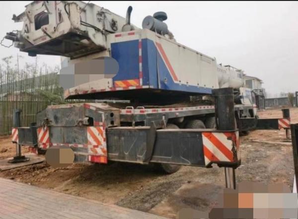 Second Hand Zoomlion Qy130 Mobile Crane Used Lifting Machine with Five-Arm Crane Jib