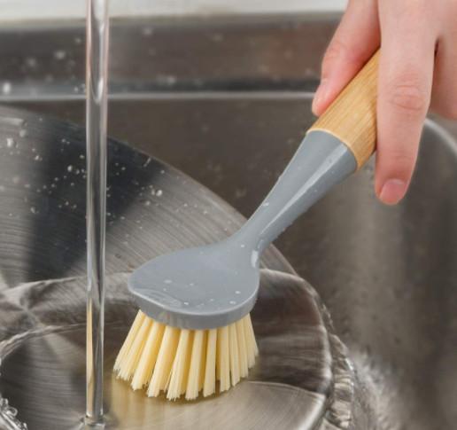 Le plat de poil de 3 pouces frottent la poignée en bambou de brosse pour des casseroles