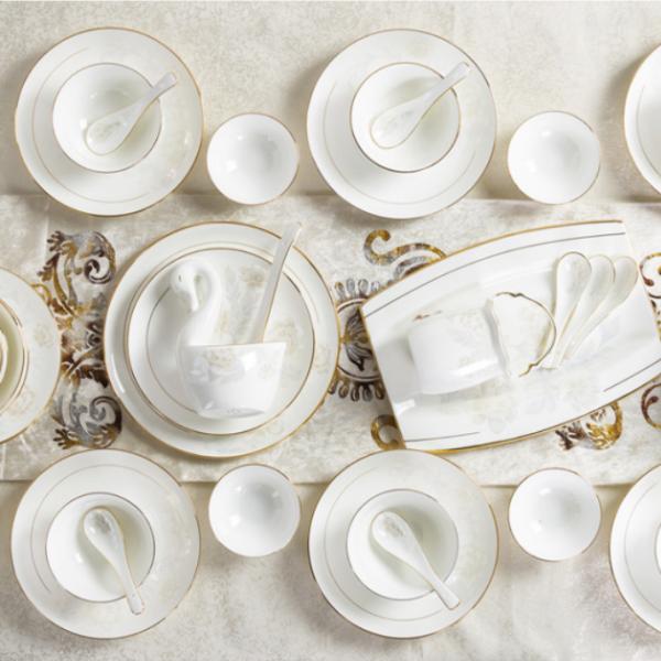 Irregular Gilt Edge Smooth Contemporary Porcelain Dinnerware For Catering Events