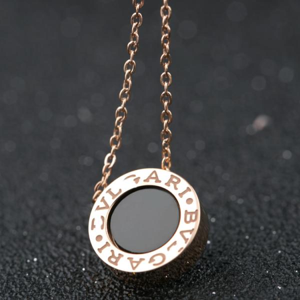 Fashion Pendant Jewelry Women Stainless Steel Necklace with Black Shell, Cluster Choker Necklace