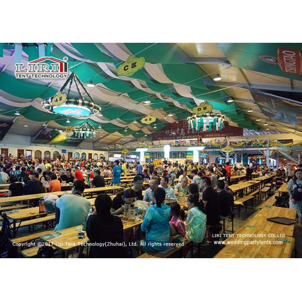 шатер полигона ширины 40м с красочной верхней частью крыши и стенки для фестиваля пива
