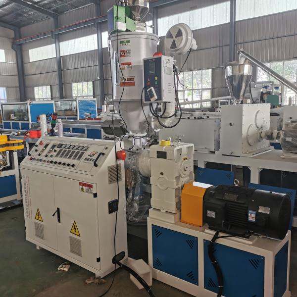 Machine d'extrusion de tuyaux en plastique de technologie avancée pour tubes de climatiseur et machine à laver