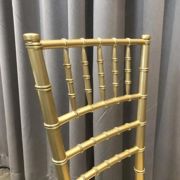 Chaise de banquet en plastique blanc Chiavari Meubles d'hôtel 41x38x90cm