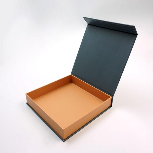 Kraft Paper Custom Gift Packaging Magnet Gift Box with # Shape Paper Grille