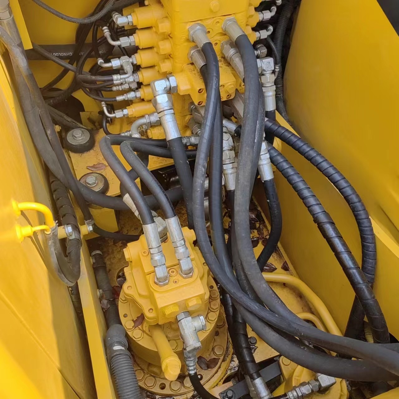 Оригинальный гидравлический насос Использованный экскаватор Komatsu PC130-7 с японским двигателем