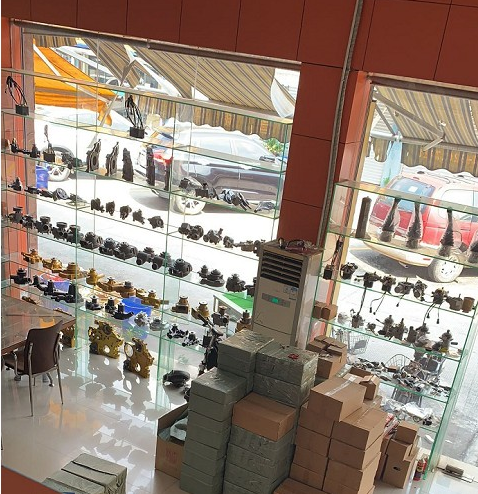 Желтые машинные части землекопа водяной помпы экскаватора PC300-5