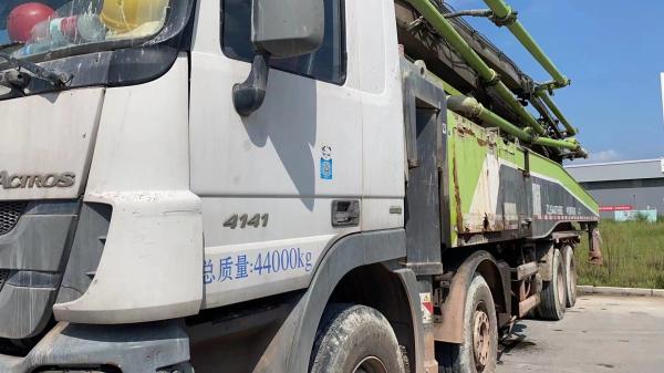 2018 Zoomlion 56m Pompe montée sur camion de béton ZLJ5440THBBE pour les applications sous pression