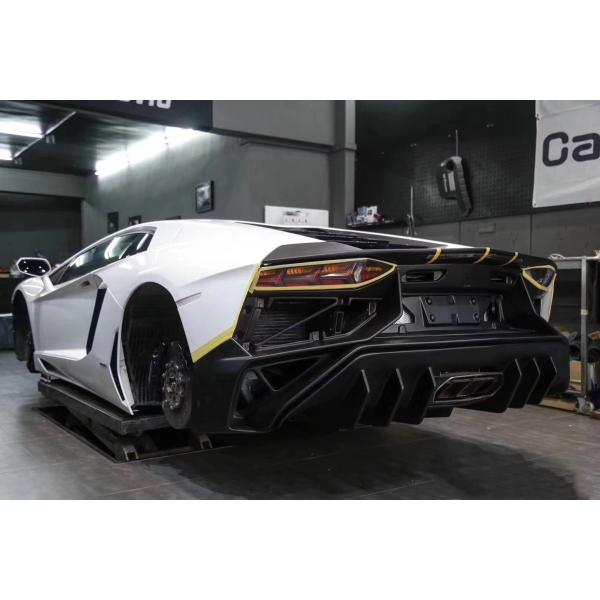 Para Lamborghini Aventador LP700 Fibra de carbono Kit de carrocería Aventador Actualizado 740SV delantero y trasero parachoques