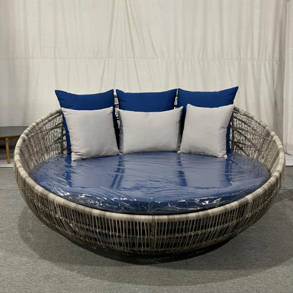 Customized Color Pool Garden Lounge Round Coffee Bed Outdoor Furniture Rattan Metal Best
