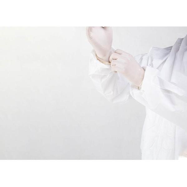 Médicos protetores descartáveis esfregam a roupa completa do corpo da combinação dos ternos