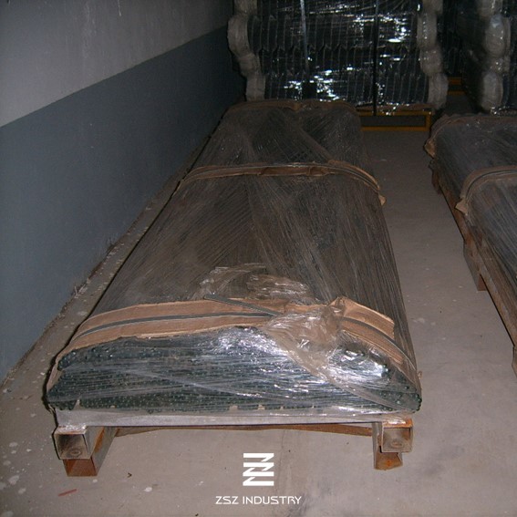 Tension Bar Chain Link Fence Fittings Pvc Coated Finishing Pallet Packaging