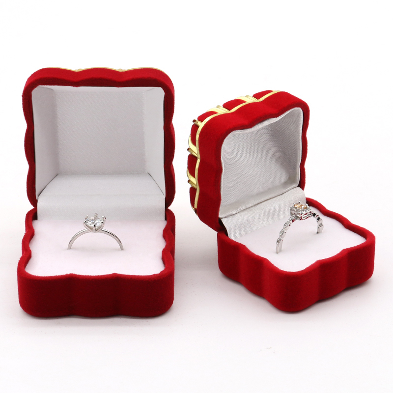 Luxurious Red Velvet Jewelry Box Vintage Jewelry Box For Presenting Your Treasures