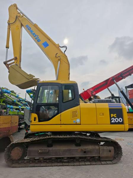 Komatsu PC200-7 Excavator 19700 kg with 0.8-1.0 m³ Bucket