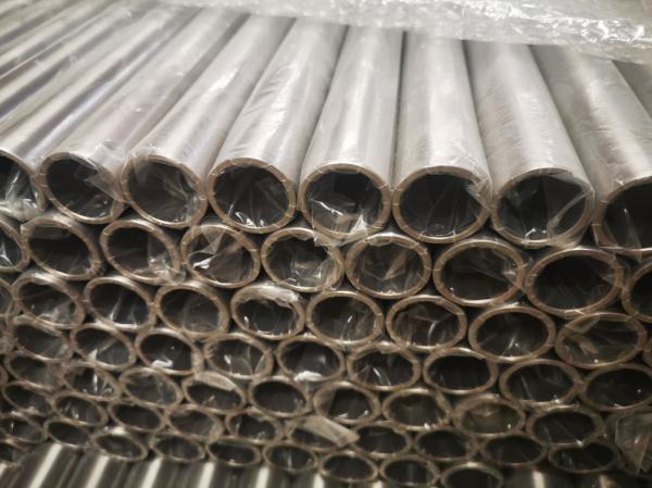 Superfície brilhante do tubo petroquímica sem emenda da liga do titânio do tubo ASTM B338 Gr9 do titânio