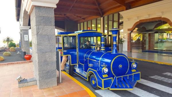 62 Seats Electric Trackless Train Trackless / Outdoor Tourist Train with Lithium Battery