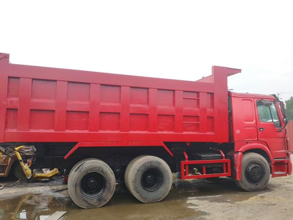 Red 30 Tons Tipper Truck 13000 Kg Vehicle Weight Manual Transmission