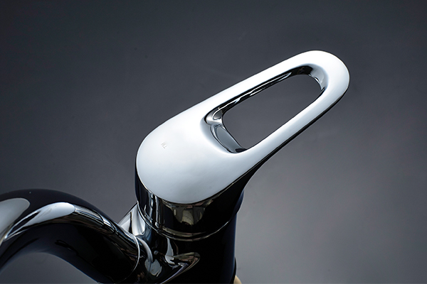 European Style Swan Kitchen Taps , Kitchen Sink Mixer 360 Degree Swivel ROVATE