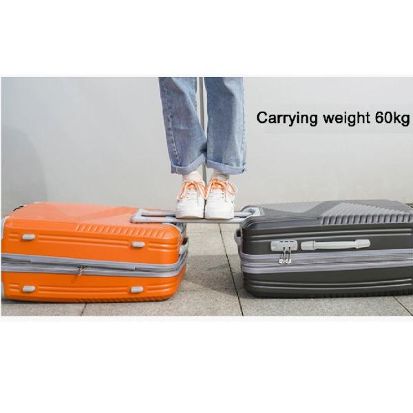 Купленный чемодан с резиновым замком для студентов