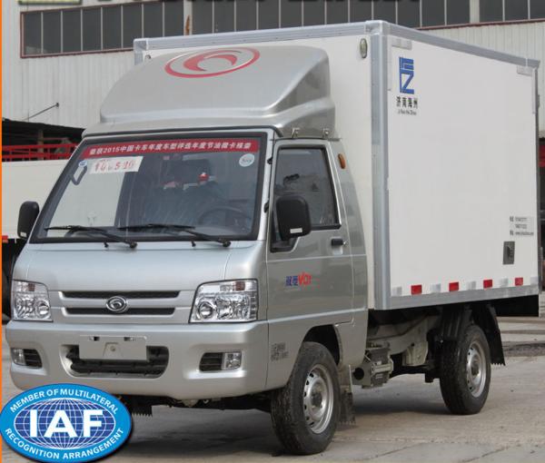 Fiberglass Refrigerator  Box Truck loading capacity 0.5 - 0.8 Ton  for refrigeration transportation
