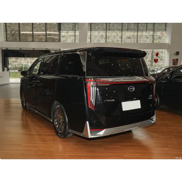 Les voitures M8 à essence SUV 2022 Modèle voitures compactes MPV avec une puissance maximale de 150 ch 6000 tours par minute