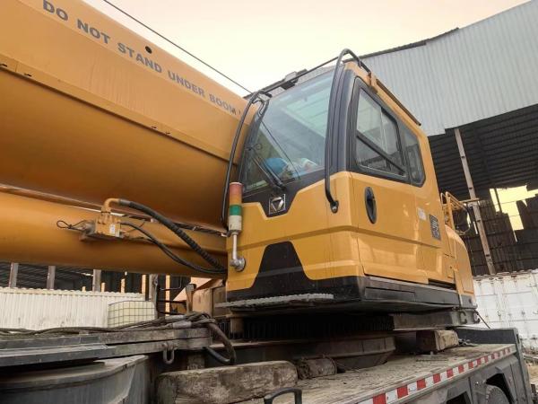 Crane télescopique pliante de 90 tonnes montée sur un camion