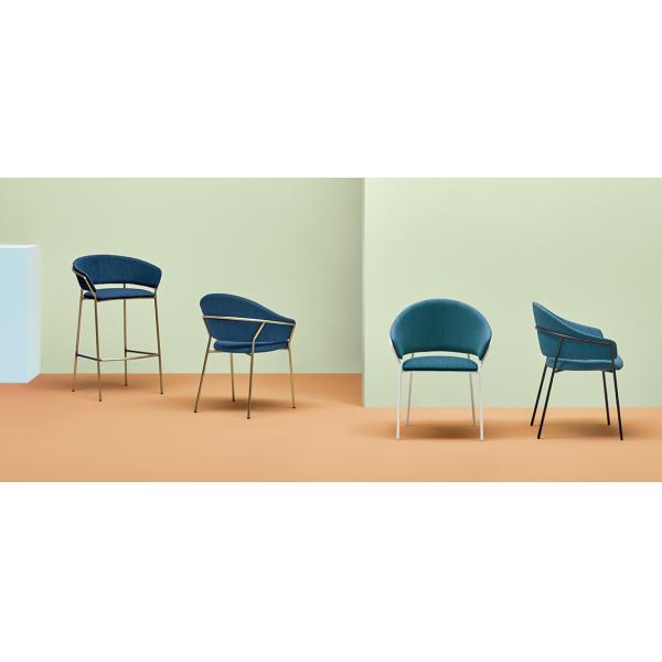 Round Big Comfy Accent Chairs , Blue Velvet Accent Chair Backrest Jazz Armchair