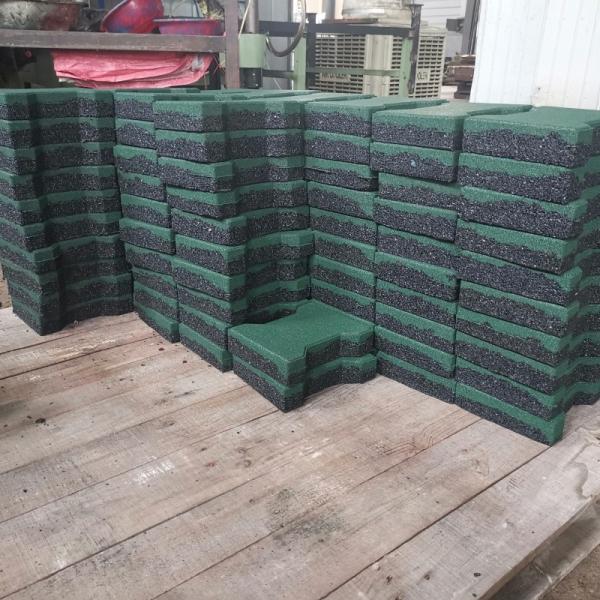 200*160mm Rubber Paving Blocks Dog Bone Shape Rubber Paver Tiles Green