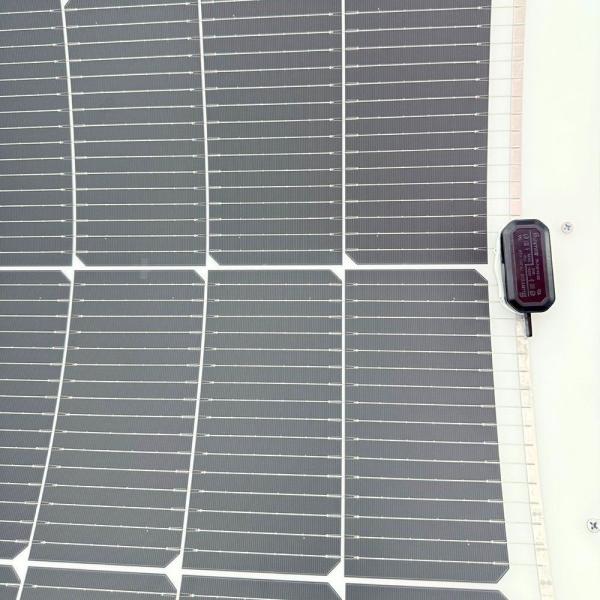 屋根材料 580W PVソフトソーラーハイブリッドインバーター 設計とショート回路電圧温度係数 0.04%