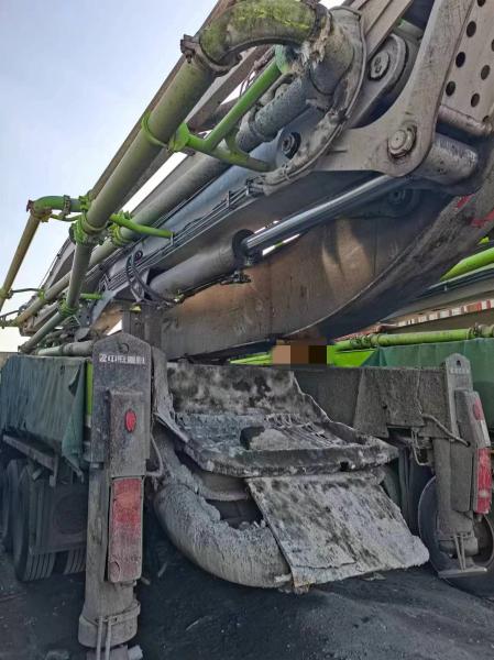 Zoomlion Concrete Pump 56 Meters Mercedes Chassis Best Condition and Original Equipment