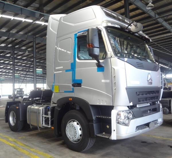 SINOTRUK HOWO Prime Mover Truck RHD 4X2 Euro2 290HP ZZ4187M3511W For Towing Trilers Or Semi trailers