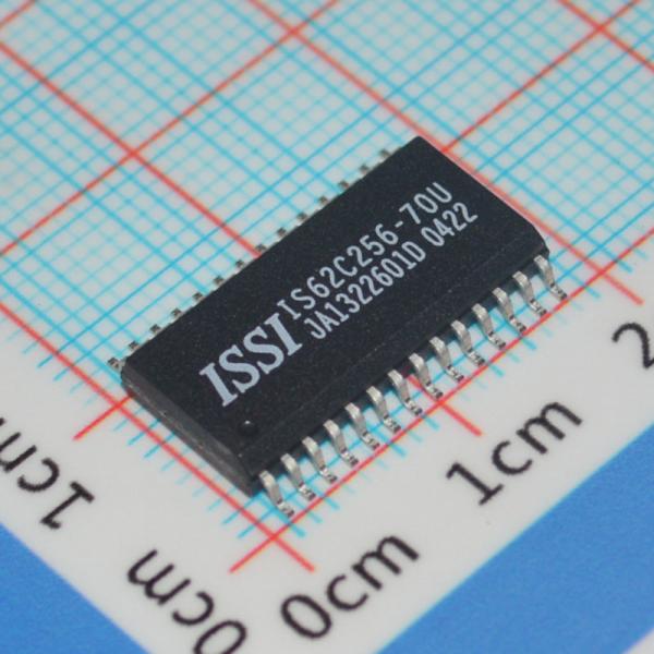 IS62C256-70U SRAM haute vitesse 32Kx8, temps d'accès 70ns, faible consommation, CMOS 5V, plage de température industrielle, compatible TTL, rétention de données fiable, facile à utiliser, boîtier 28 broches