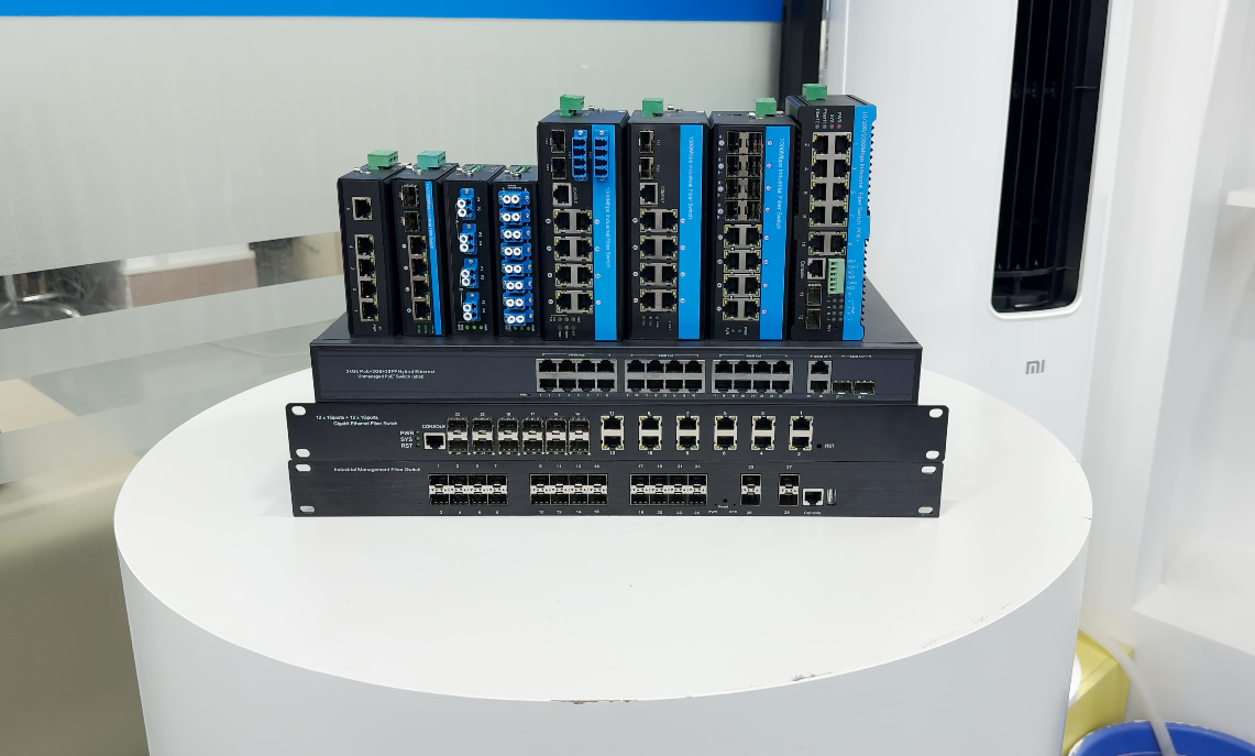 Миниатюрный 5-портовый гигабитный промышленный волоконно-оптический SFP коммутатор, неуправляемый, для DIN-рейки, DC12В
