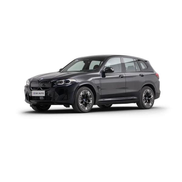 5ドア5人乗りSUV 2024 BMW Ix3 電動車 550kmの走行距離と最大トルク400Nm