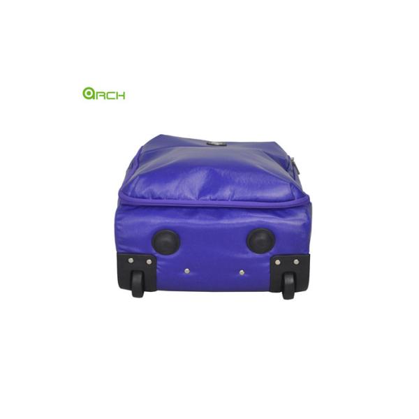 Встроенные колеса конька продолжают сумку багажа